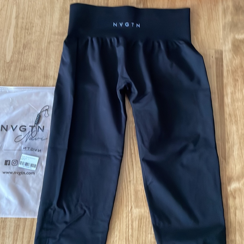 Nvgtn solid seamless